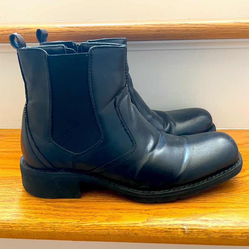 Men’s boots size 7